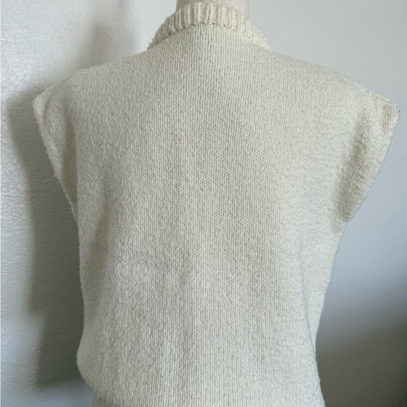 Cream knitted vest with Roses and Bow design, Unique vintage style - Picture 2 of 5